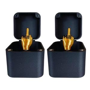 Boîte-cadeau surprise directe d'usine avec jouets en plastique pour doigt du milieu Gag amusant et <span class=keywords><strong>blague</strong></span> pratique pour les enfants - Product Image 1