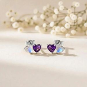 Boucles d'oreilles minimalistes en forme de cœur en pierre de lune arc-en-ciel et améthyste, en argent sterling 925 ou plaqué or 18 carats, pierres précieuses naturelles - Product Image 1