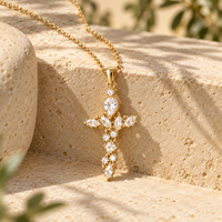 ARNAN Pendentif Croix Irrégulière en Laiton Plaqué Or 18K avec Zircon, Chaîne de Lèvre, Bijou Unique et Tendance, Accessoire de Mode Unisexe, Cadeau