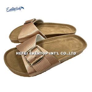 Pantoufles décontractées de style original en gros, pantoufles tendance pour femmes avec logo personnalisé, pantoufles à semelle en liège - Product Image 6