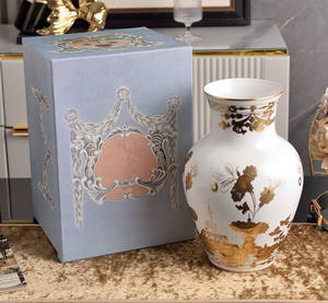 Vases en porcelaine de table contemporains de luxe de haute qualité avec des décalcomanies pour les mariages et la décoration intérieure haut de gamme - Product Image 5