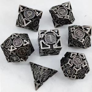 Vente en gros de dés creux en métal Jeu du MDN Jeu de dés de rôle Donjons et Dragons Ensemble de dés en métal <span class=keywords><strong>RPG</strong></span> et Pathfinder - Product Image 4