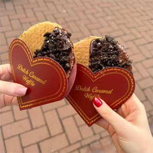 Caja de Papel Crepé Biodegradable Roja y Negra con Logotipo Impreso Personalizado, Embalaje Triangular para Llevar, Soporte para Conos de Waffle - Product Image 1