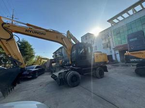 รถขุดล้อ R210W-7ฮุนไดมือสองสภาพสวยรวมปั๊มเครื่องยนต์เกียร์มอเตอร์ที่มี - Product Image 3