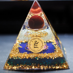 เครื่องประดับคริสตัลรูปทรงปิรามิด หินตาเสือสีแดง แก้วสีน้ำเงิน เรซิ่นอีพ็อกซี่ งานแฮนด์เมด ของตกแต่งบ้าน ตกแต่งตู้วางของบริเวณทางเข้า - Product Image 1