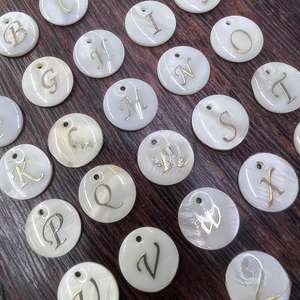 <span class=keywords><strong>Perles</strong></span> de coquillage percées sur le bord de 15mm <span class=keywords><strong>Lettres</strong></span> en feuille d'or-Pendentif à breloque bricolage pour la fabrication de bijoux-<span class=keywords><strong>Amazon</strong></span> Best - Product Image 4