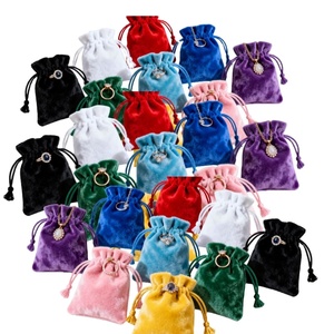 Pochette à bijoux en velours avec détails en strass - Design de luxe pour le marché du Moyen-Orient, faible MOQ - Product Image 1