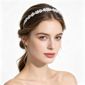 Serre-tête Minimaliste en Zircon Cubique, Bandeau Fin et Délicat en Cristal, Élégant Serre-tête Floral pour Mariée, Coiffe de Demoiselle d'honneur, Cadeau - Product Image 1