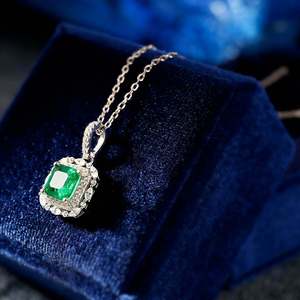 Collana con ciondolo irregolare verde per donna, catena da collo alla moda in stile esotico - Product Image 4