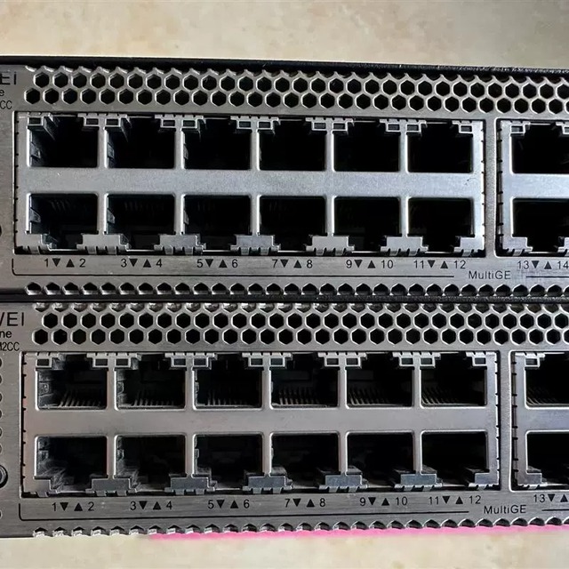 S5732-H24UM2CC/H48UM2CC Network Switches for Huawei 240,000 Gigabit Ethernet 4SFP28+2*25GE Switch