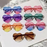 Lunettes de soleil pour enfants en forme de cœur avec protection UV, lunettes de fête, lunettes d'extérieur non polarisées pour garçons et filles, lot en gros