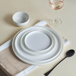 Juego de Platos de Porcelana Blanca Personalizados con Borde de Perlas para Bodas - Product Image 5