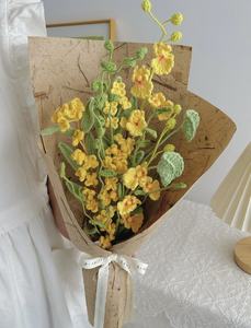 Bouquet de fleurs en crochet en polyester doux fait main - Design fini pour mariages, Noël et la Saint-Valentin, sacs inclus - Product Image 2