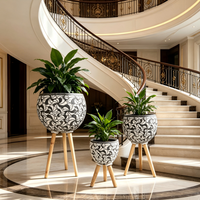 Ensemble de pots à fleurs modernes en fibre d'argile de 3 tailles avec pieds en bois, design sculpté sur mesure, pour la maison et l'intérieur/extérieur