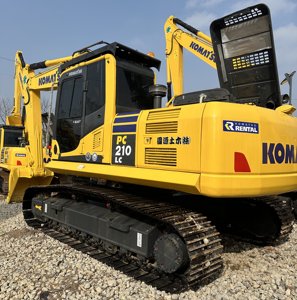 ช่วงล่างสภาพดี Komatsu PC210 PC200 รถขุดขนาดใหญ่ 21 ตัน 20 ตัน รถขุดมือสองพร้อมหัวหนีบ ได้รับมาตรฐาน EPA - Product Image 3