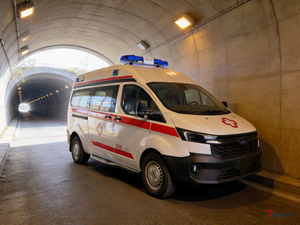 Meilleur <span class=keywords><strong>prix</strong></span> Volkswagen Amarok Diesel Automatique <span class=keywords><strong>Ambulance</strong></span> pour interventions médicales <span class=keywords><strong>d</strong></span>'urgence et transport de patients - Product Image 5