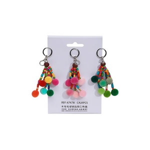 Set di Portachiavi con Perline in Legno e Pompon, 3 Pezzi, Bianco con Fibbia a K - Product Image 1