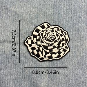 แพทช์ปักลายกุหลาบขาวดำลายสก็อตแบบรีดติด คุณภาพสูง เป็นมิตรกับสิ่งแวดล้อม สำหรับตกแต่งเสื้อผ้า รองเท้า หมวก กระเป๋า - Product Image 6