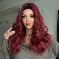 Peluca de Cabello Sintético Largo y Ondulado Rojo Brillante de 26 Pulgadas con Diadema, Fibra Resistente al Calor, Aspecto Natural Mate