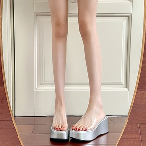 Sandales à talons hauts pour femmes à la mode d'été petites pantoufles compensées à semelles épaisses plate-forme transparente à une ligne sans lacet en plein air - Product Image 1