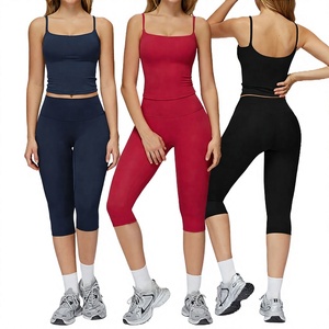 Ensemble de yoga et d'entraînement 2 pièces pour femme : Crop top uni à fines bretelles et legging anti-plis taille haute élastique longueur mollet - Product Image 3