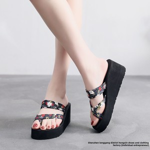 Nouvelles sandales compensées à plateforme pour femme, motif floral, style décontracté, hiver 2026 - Product Image 2