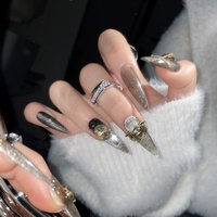 A134 Ongles press-on noirs style Wabi-sabi avec motif étoilé, vente en gros et personnalisation pris en charge