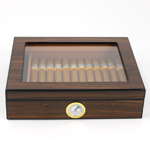 <span class=keywords><strong>Humidor</strong></span> <span class=keywords><strong>de</strong></span> Cigarros Moderno Personalizado <span class=keywords><strong>de</strong></span> Madera <span class=keywords><strong>de</strong></span> Cedro Español Hecho en China con Tapa <span class=keywords><strong>de</strong></span> Vidrio y Técnica <span class=keywords><strong>de</strong></span> Lacado - Product Image 2