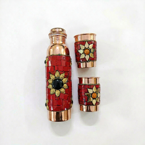 Botella de Agua de Cobre de Lujo de Alta Calidad, Juego de 2 Vasos, Impresión de Logotipo Personalizado, Diseño Moderno y Elegante, Muestra Gratis, Varios Modelos - Product Image 1