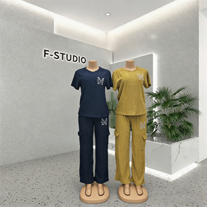 Nouvel ensemble deux pièces unisexe été 26 : T-shirt court, <span class=keywords><strong>pantalon</strong></span> long, pull, <span class=keywords><strong>pantalon</strong></span> de survêtement, délavé, taille haute, avec lettres, effet usé, pour le commerce international - Product Image 2