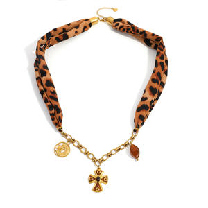 Collar de acero inoxidable con estampado de leopardo y colgante de cruz y luna chapado en oro de 18k, joyería de moda temática. - Product Image 4