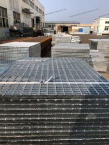 Grille en acier galvanisé avec barres métalliques pour couvercles de drainage <span class=keywords><strong>des</strong></span> eaux pluviales dans les parcs extérieurs - Product Image 3