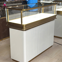 Vitrine de présentation de bijoux de luxe Sundo, comptoir de magasin de bijouterie, armoire en verre, îlot, piédestal, finition dorée, fabricant pour la vente au détail