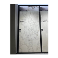 Carrelage en porcelaine grand format effet marbre Calacatta Gold de Foshan de Wharton Sintered Stone pour sols extérieurs et salons