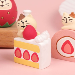 Japanese Style Zakka Cat Strawberry Dessert Resin Figurine Miniature Craft Home Decoration Desktop Ornament Artistic Gift Item - Product Image 1