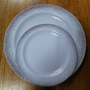 100 assiettes jetables dorées, argentées et rouges en PS sans BPA, motif à pois, pour la rentrée scolaire, marque Sweet Dew - Product Image 3
