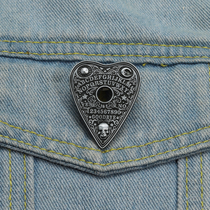 Alfileres de esmalte de calavera de Halloween, broche de insignia en forma de <span class=keywords><strong>corazón</strong></span> creativo, regalo de joyería de Metal para amigos, ropa - Product Image 1