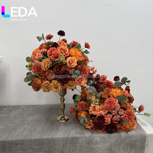 Centros de mesa con bolas de flores artificiales de rosas naranjas de 40 cm de LEDA Factory Direct para decoración de bodas - Product Image 1