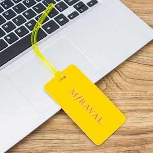 Étiquette de bagage en PVC avec logo personnalisé et impression UV pour cadeaux promotionnels de voyage et d'hôtellerie - Product Image 1