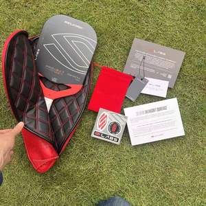 Compre al por Mayor la Pala <span class=keywords><strong>de</strong></span> Pickleball SeIkrik Labs Project 007 <span class=keywords><strong>de</strong></span> 14 mm, Modelo Invikta Florek, Superficie <span class=keywords><strong>de</strong></span> Fibra <span class=keywords><strong>de</strong></span> Carbono, Núcleo <span class=keywords><strong>de</strong></span> Malla <span class=keywords><strong>de</strong></span> Titanio - Product Image 1