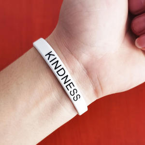 צבע מותאם אישית באיכות גבוהה למלא מילים חיוביות נושא גומי wristbands עבור מסיבות קידום מכירות - Product Image 6