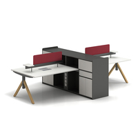 Poste de travail de bureau commercial de luxe pour 4 personnes avec design moderne et panneau de séparation