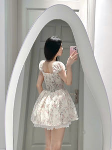 Robe Courte Corset à Manches Bouffantes Florales, Col Carré, Style Féminin Doux, Fabrication OEM au Vietnam - Product Image 5
