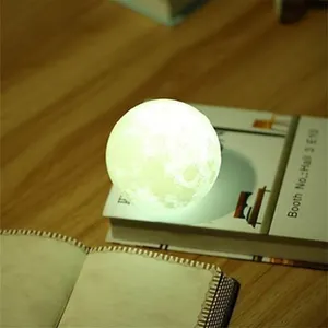 Sıcak satış yenilikçi Led ay topu ışık uzaktan kumanda renk kapalı şarj edilebilir ay başucu lambası