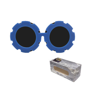Lunettes de soleil pour animaux de compagnie, en plastique, design mignon, résistantes aux UV, usage quotidien, style amusant, couleur unie - Product Image 3