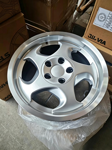 Cerchi in Lega a 5 Razze Argento Metallizzato Lucido 5x120 da 20 Pollici per BMW Serie 5 G30, Serie 7 G11, X5 G05 - Set Lusso Leggero per Carrozzeria Larga - Product Image 6