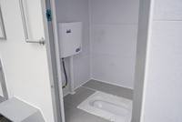 Toilettes portables modulaires préfabriquées en acier de haute qualité, design moderne, écologiques, durables, pour usage extérieur, avec porte de sécurité, faciles à assembler 1