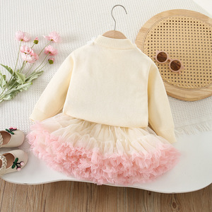 Vêtements pour bébé Automne et Hiver : Ensemble <span class=keywords><strong>pull</strong></span> tricoté à fleurs élégant avec nœud et jupe en <span class=keywords><strong>maille</strong></span>, deux pièces, Vente chaude - Product Image 4