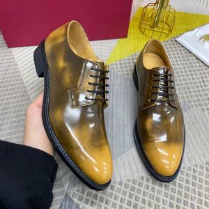 Chaussures en cuir pour homme, sculptées à la main, à bout rond, de haute qualité, pour mariage et soirée, au style britannique élégant - Product Image 1