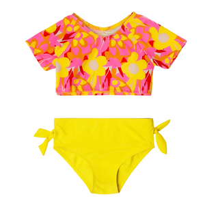 Set bikini floreale HDJ per ragazze con top corto e slip giallo con laccetti laterali, taglie 74/80 86/92 98/104 per abbigliamento da spiaggia - Product Image 1